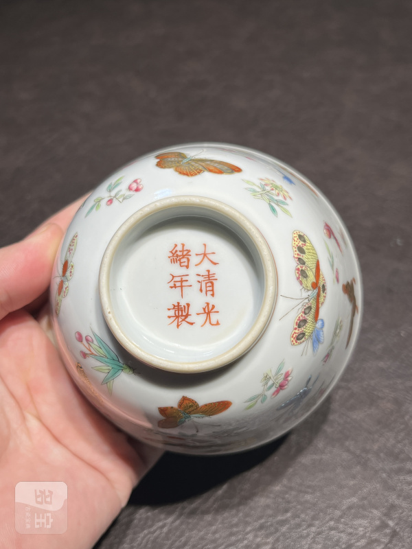 清光绪 粉彩描金百蝶盖碗一对 - 图27